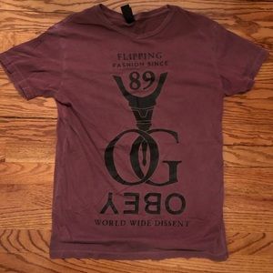 Obey men’s maroon t-shirt